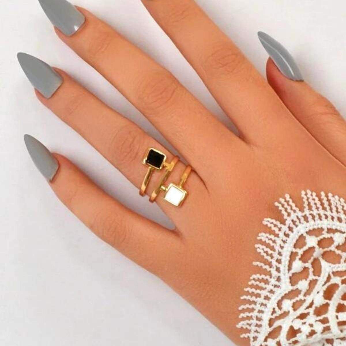Black-and-white-geometric-ring-no24756-nocothebrand-1