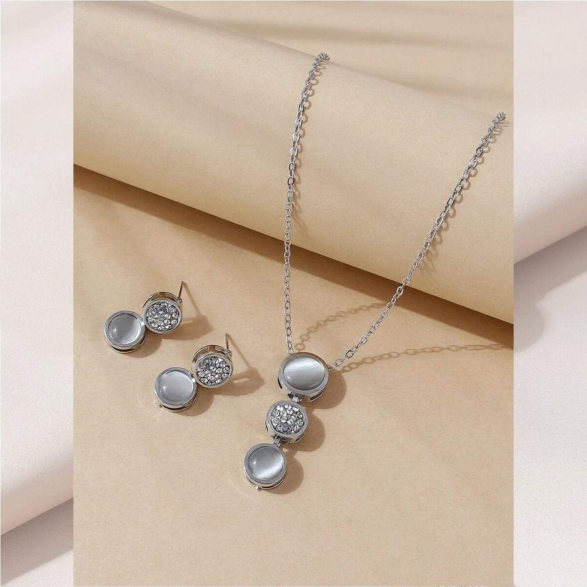 Rhinestone-necklace-and-earring-set-no25497-nocothebrand-asimi01