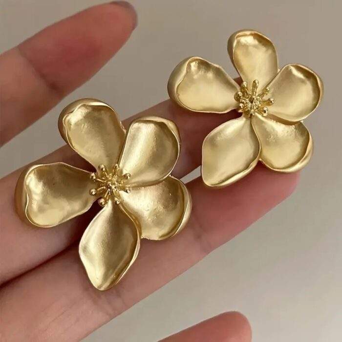 Gold-flower-petal-earrings-no28358-nocothebrand-2