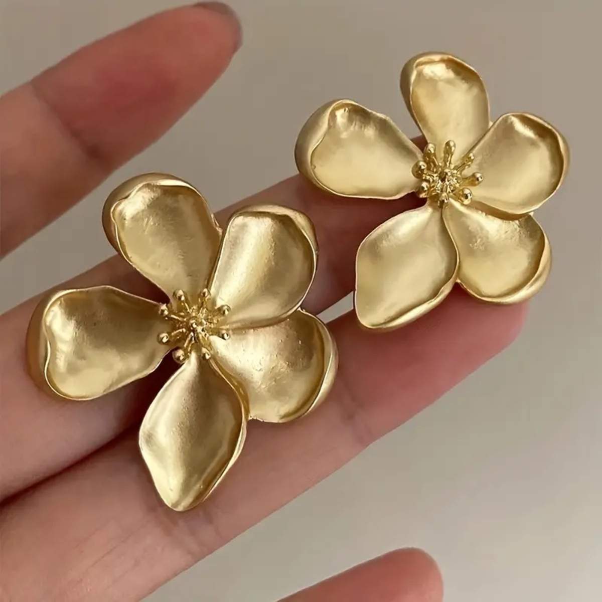 Gold-flower-petal-earrings-no28358-nocothebrand-2