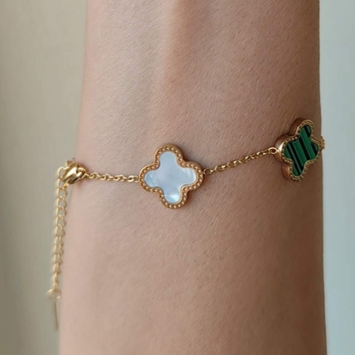 Multicolor-stainless-clover-bracelete-no28416-nocothebrand-1