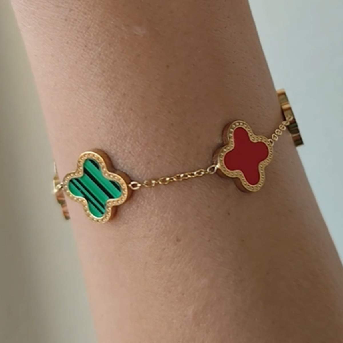 Multicolor-stainless-clover-bracelete-no28416-nocothebrand-2