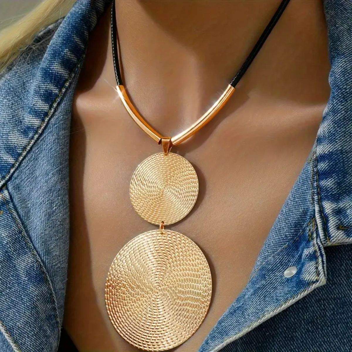 Kolie-me-strogila-sfirilata-stoixeia-no28598-nocothebrand-