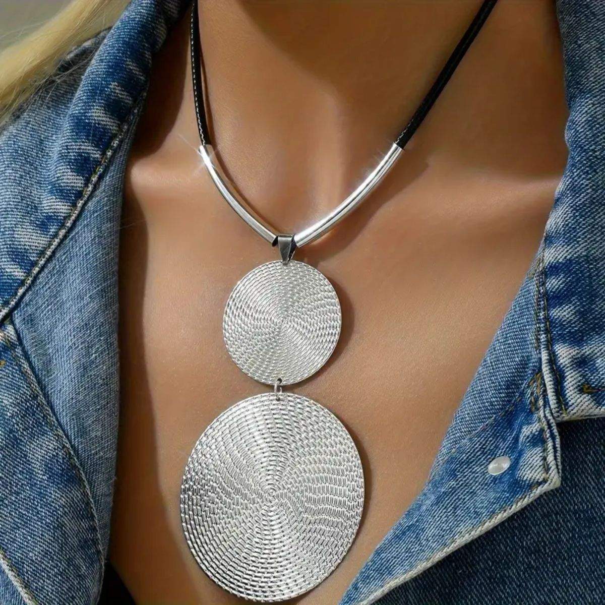 Kolie-me-strogila-sfirilata-stoixeia-no28598-nocothebrand-1
