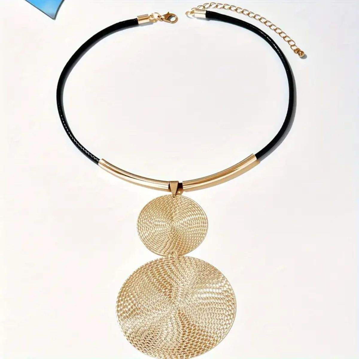 Kolie-me-strogila-sfirilata-stoixeia-no28598-nocothebrand-2