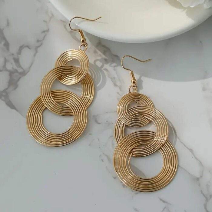 Triple-circle-earrings-no28636-museclothing-1