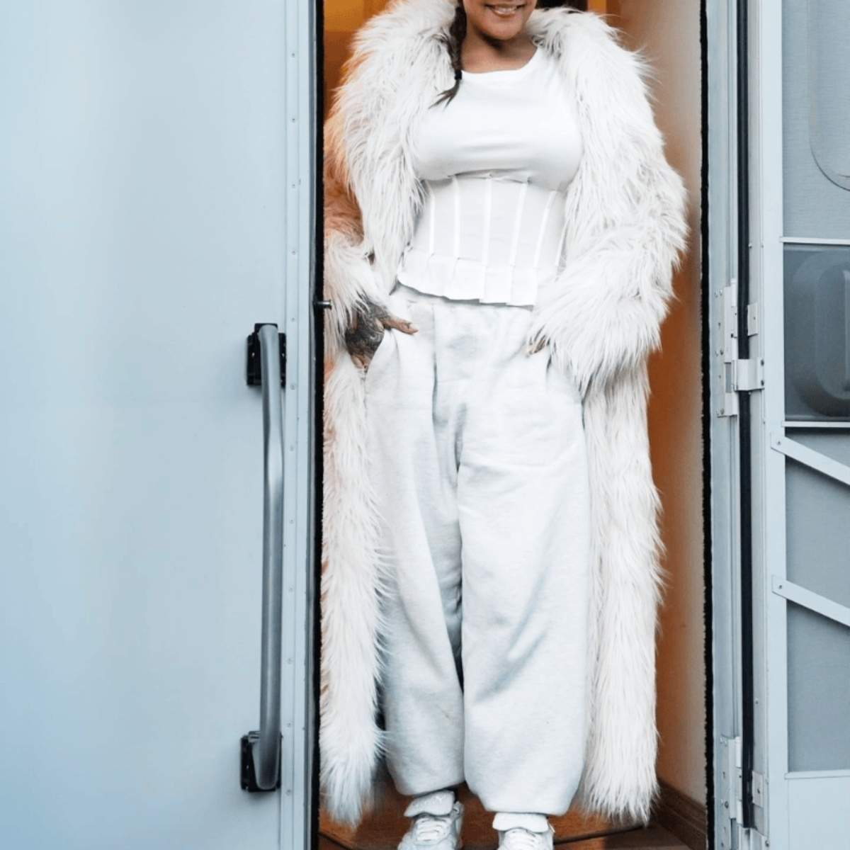 Luxury-long-fluffy-fur-no26737-nocothebrand-lefko02