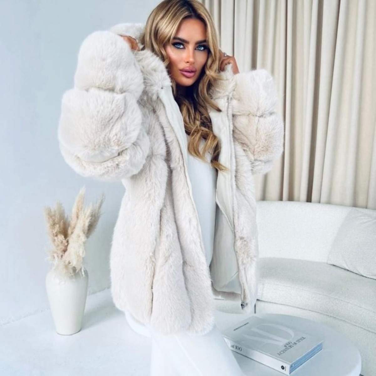 Oikologini-gouna-me-koukoula-kai-dermatini-no25615-nocothebrand-lefko03
