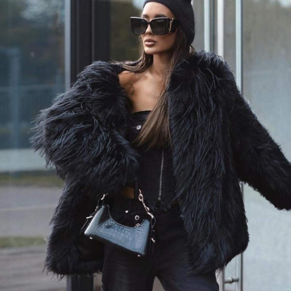 Queen-furry-jacket-no27037-museclothing-mavro01