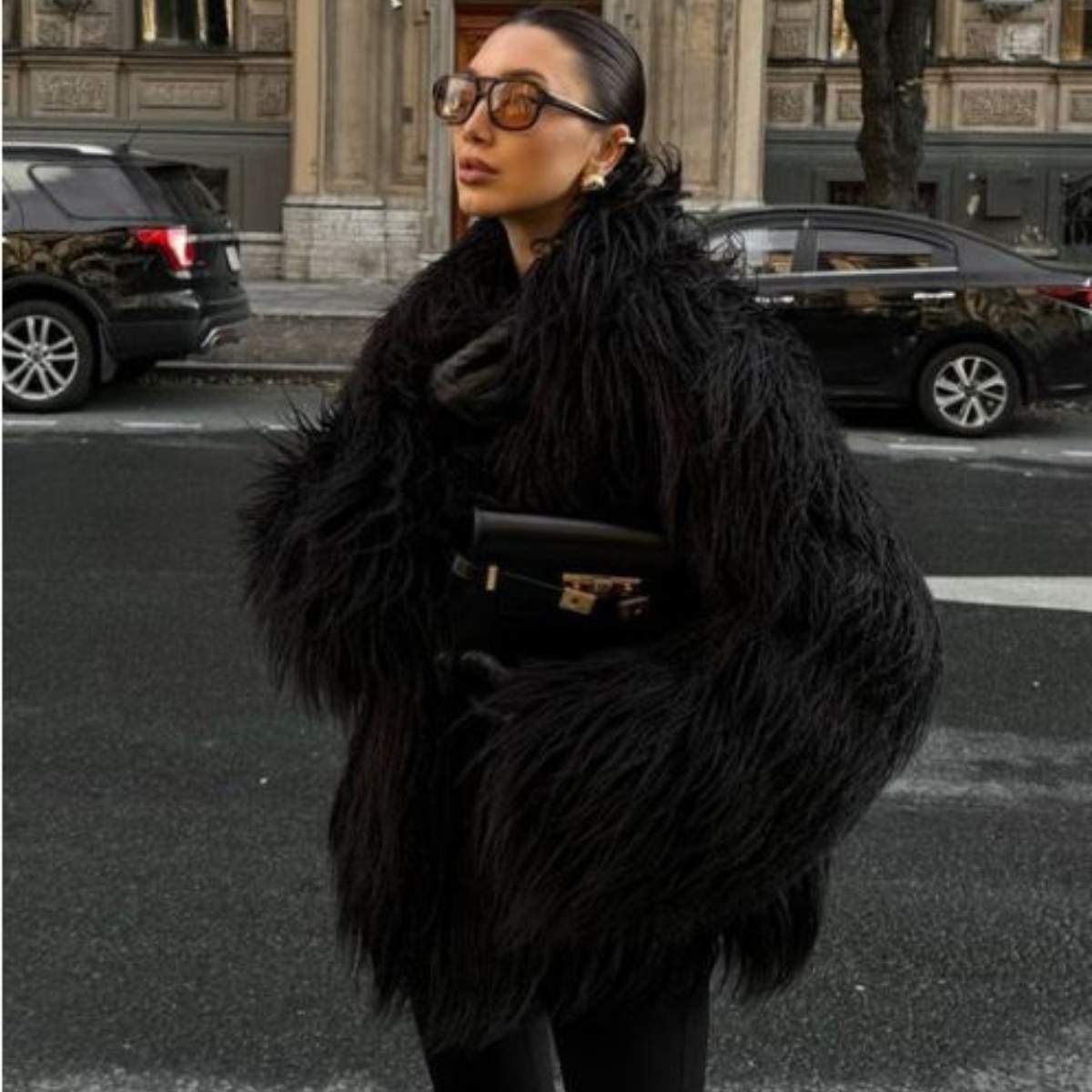 Queen-furry-jacket-no27037-museclothing-mavro02