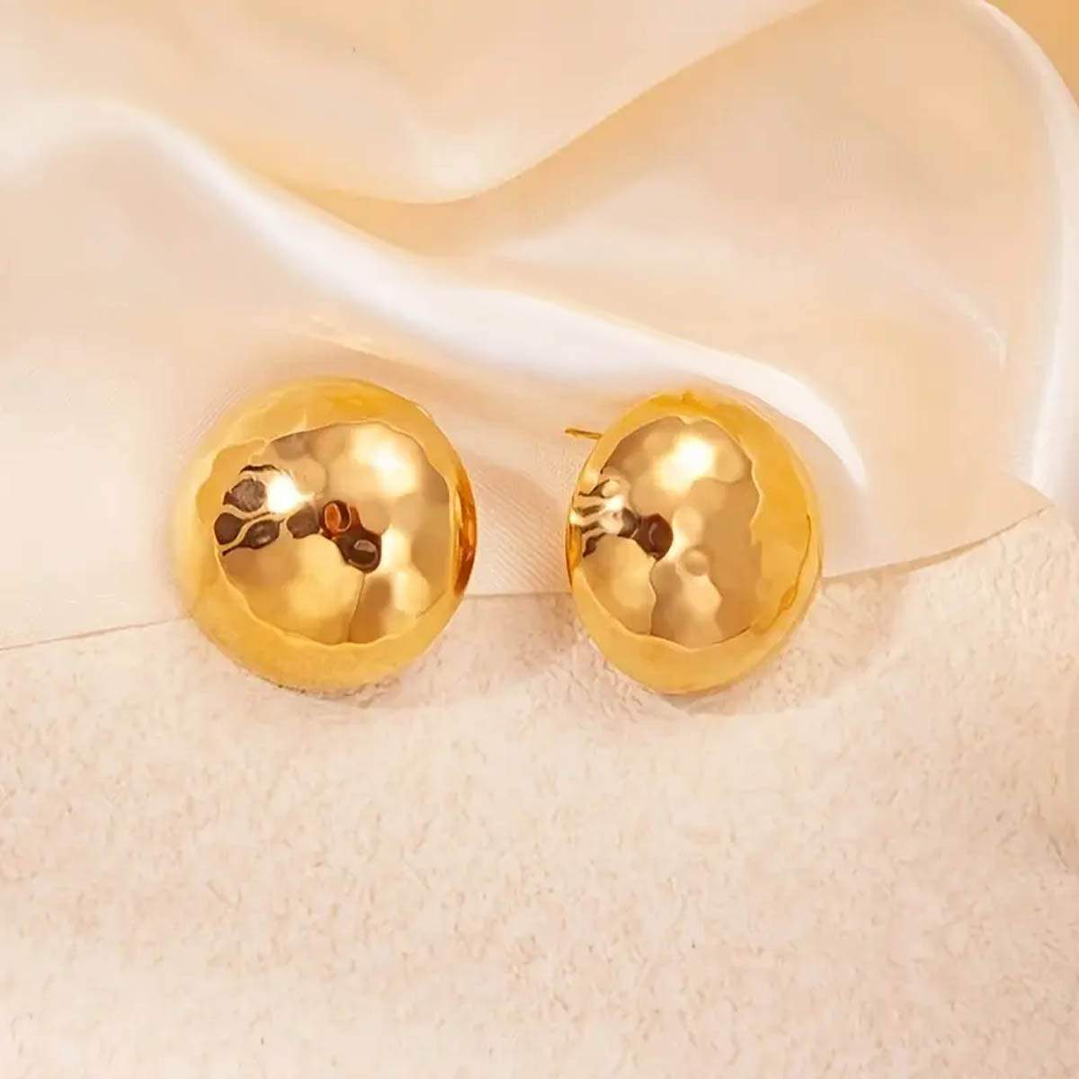skoularikia-sfyrilata-bold-studs-NO30458-nocothebrand-2
