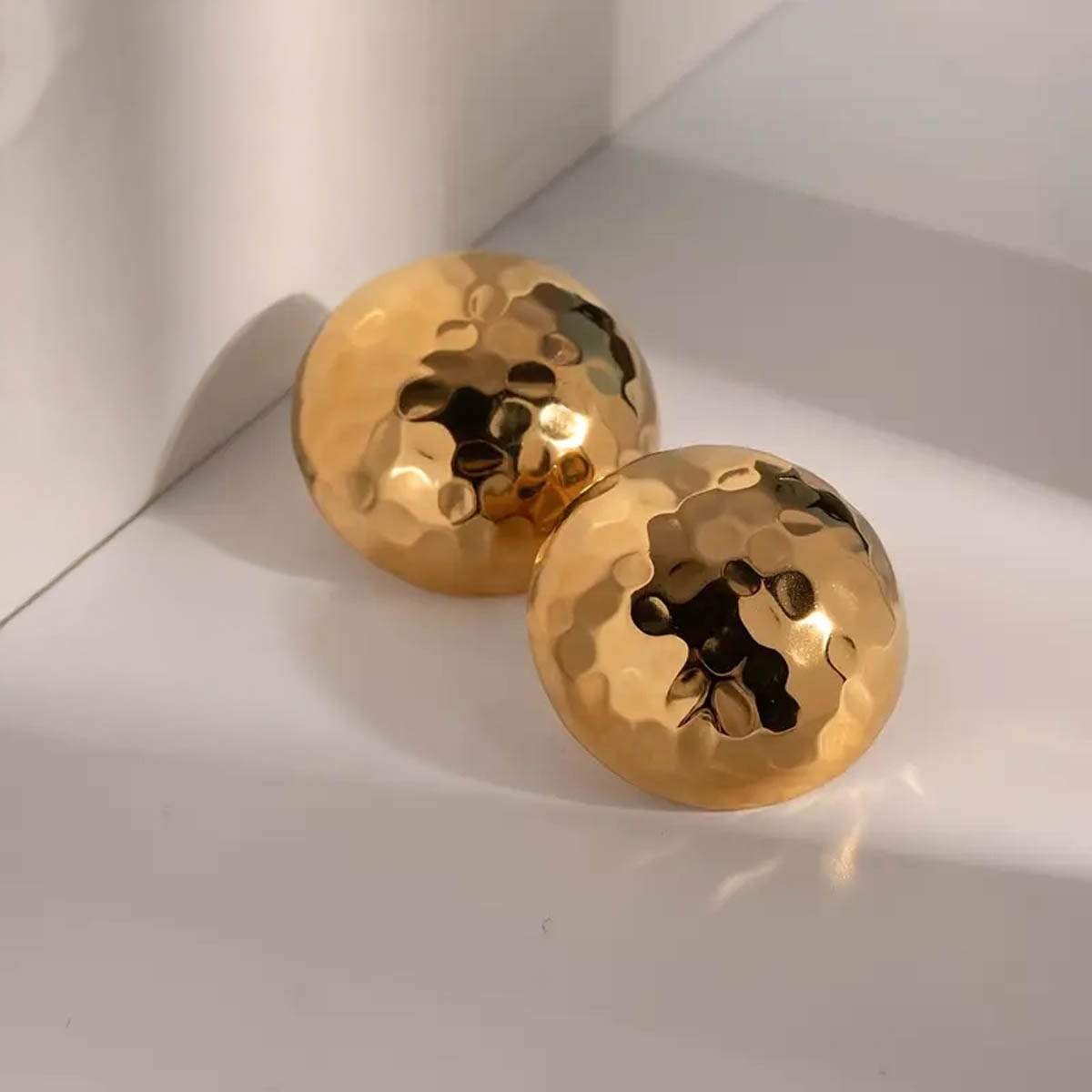 skoularikia-sfyrilata-bold-studs-NO30458-nocothebrand-3