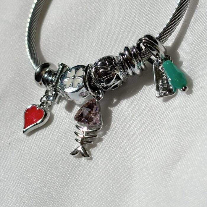 vraxioli-fishbone-charm-no28966-nocothebrand2