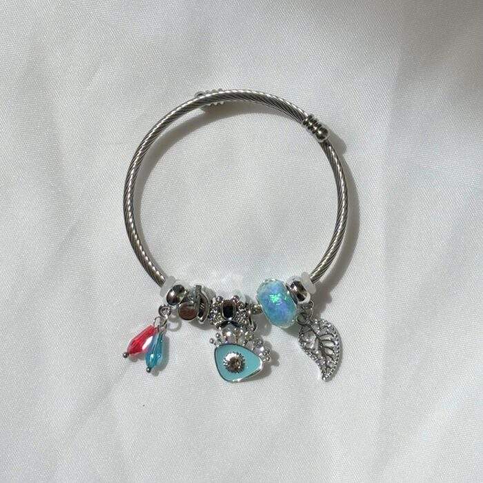 vraxioli-leaf-charm-no28969-nocothebrand1