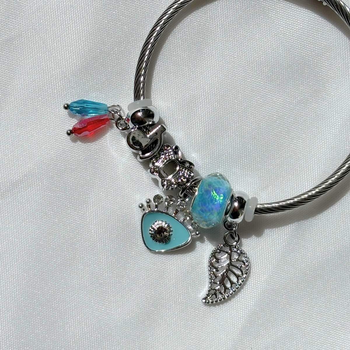 vraxioli-leaf-charm-no28969-nocothebrand2