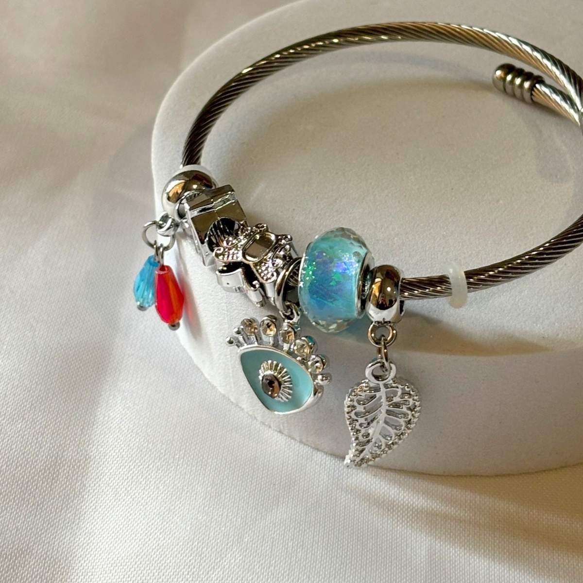 vraxioli-leaf-charm-no28601-nocothebrand7