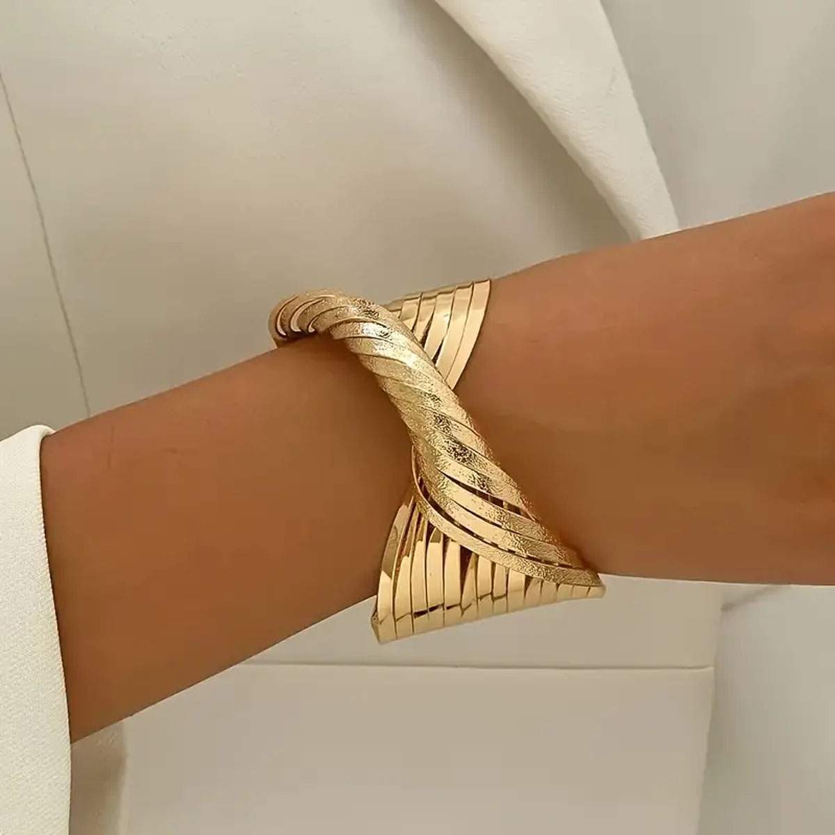 vintage-gold-twist-cuff-vrachioli-NO30709-nocothebrand-2